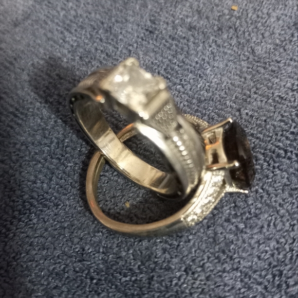 Silver ring size 8 - Picture 2 of 4